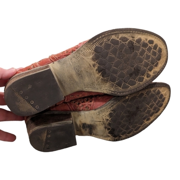 Circle G Corral Red Cut Out Shortie Bootie - Picture 10 of 15